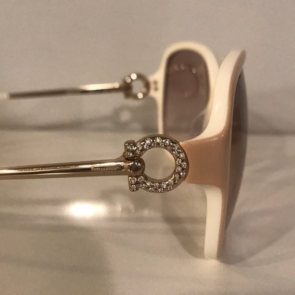 Salvatore Ferragamo Sunglasses - Picture 7 of 7